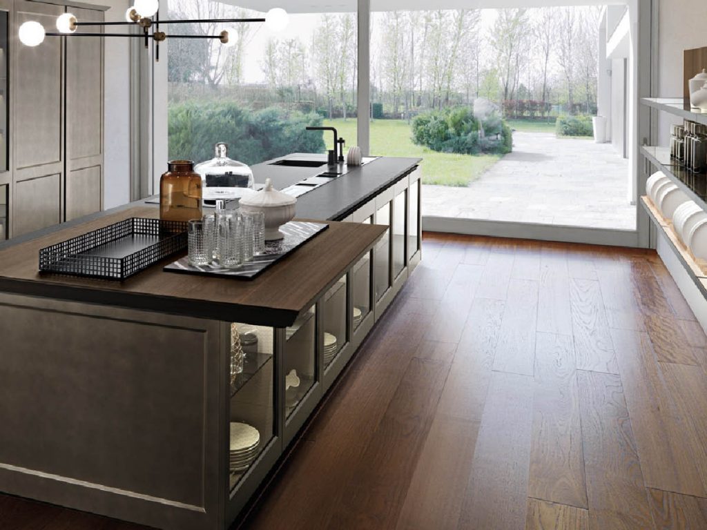 מטבח קלאסי מול חלון